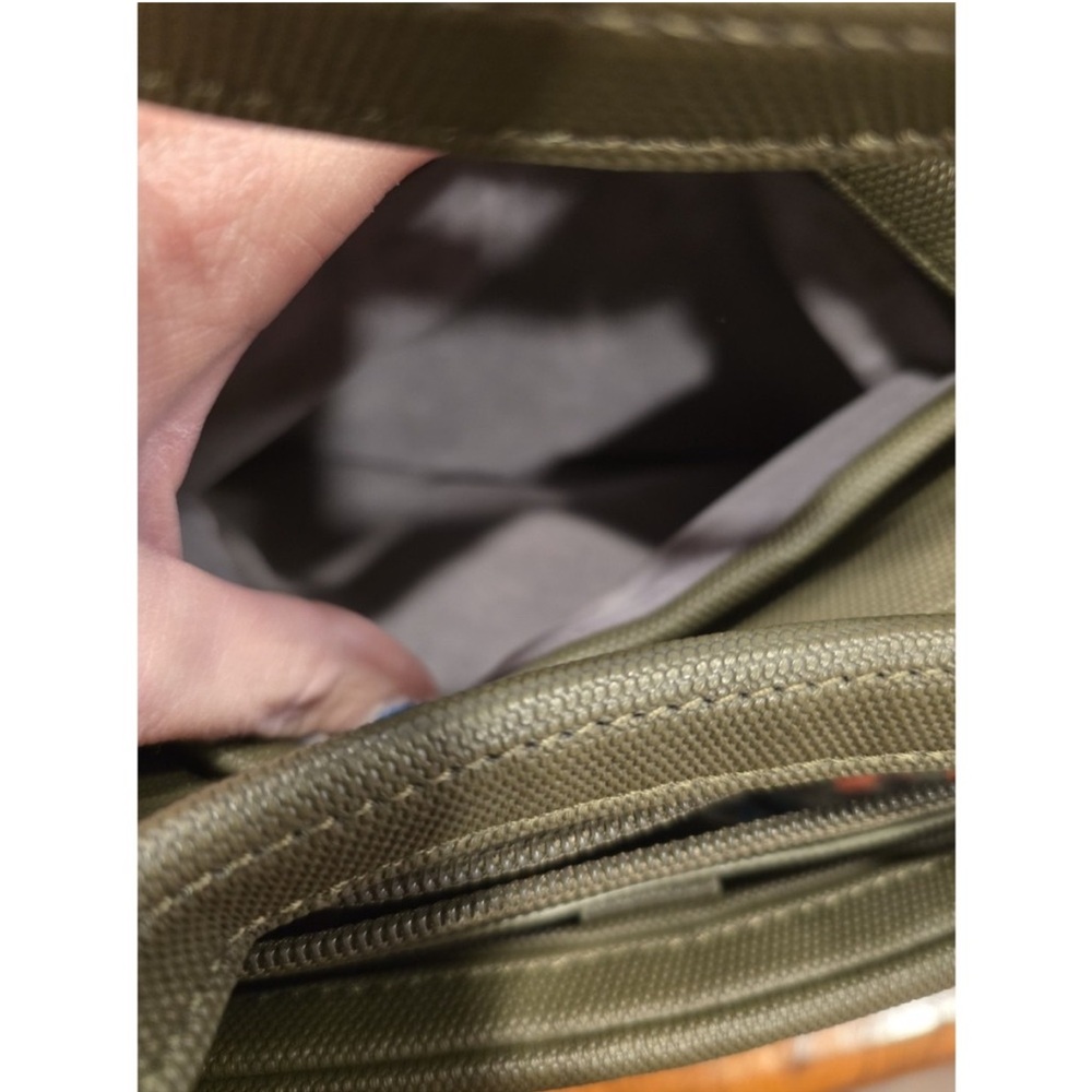 Lug Jitterbug Crossbody Purse RFID Lightweight Travel Bag Green - Picture 5 of 6